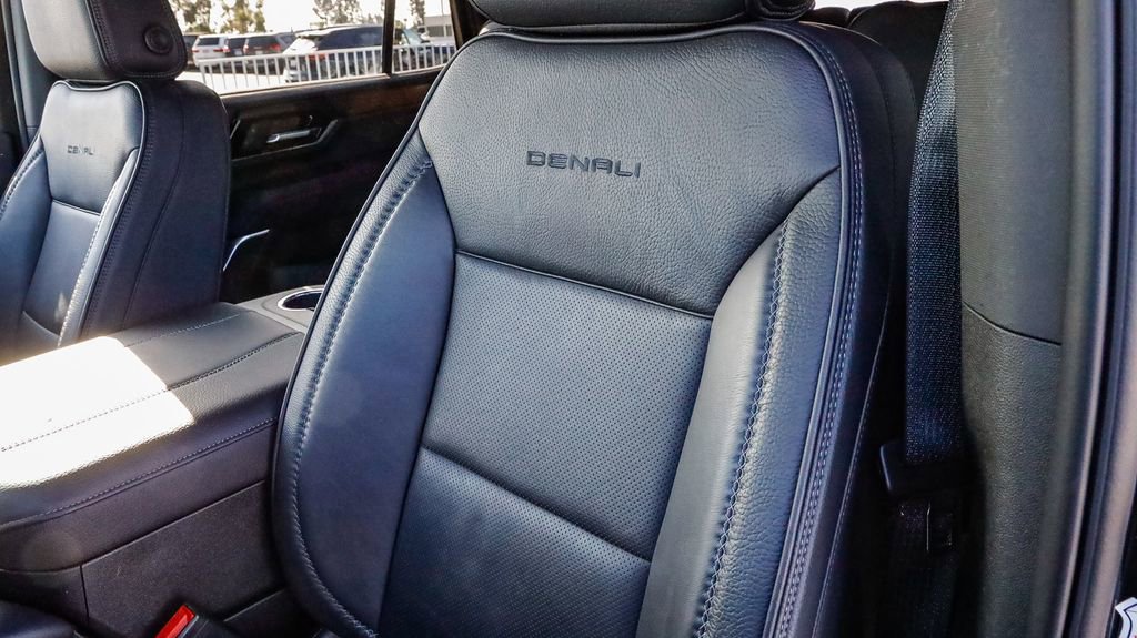 Used 2025 GMC Yukon Denali AWD/4WD image 29