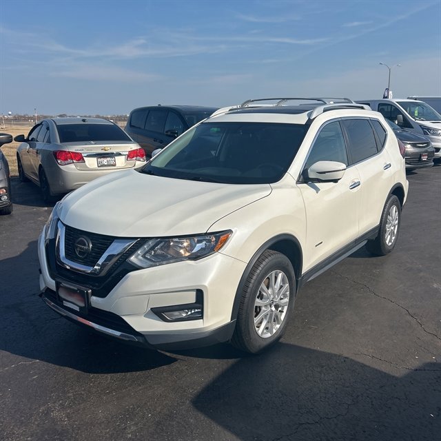 Used 2018 Nissan Rogue SV w/ Premium Package image 3