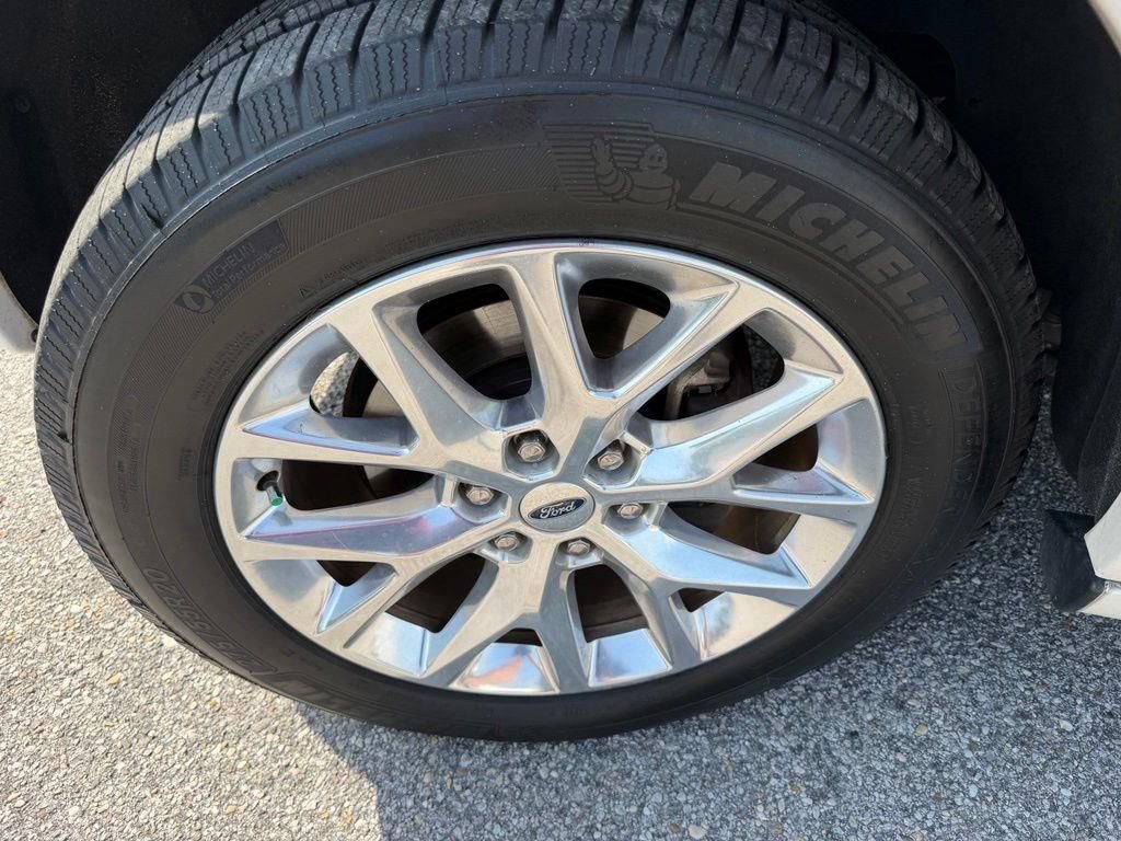 Used 2017 Ford Expedition Limited w/ Equipment Group 301A AWD/4WD image 26