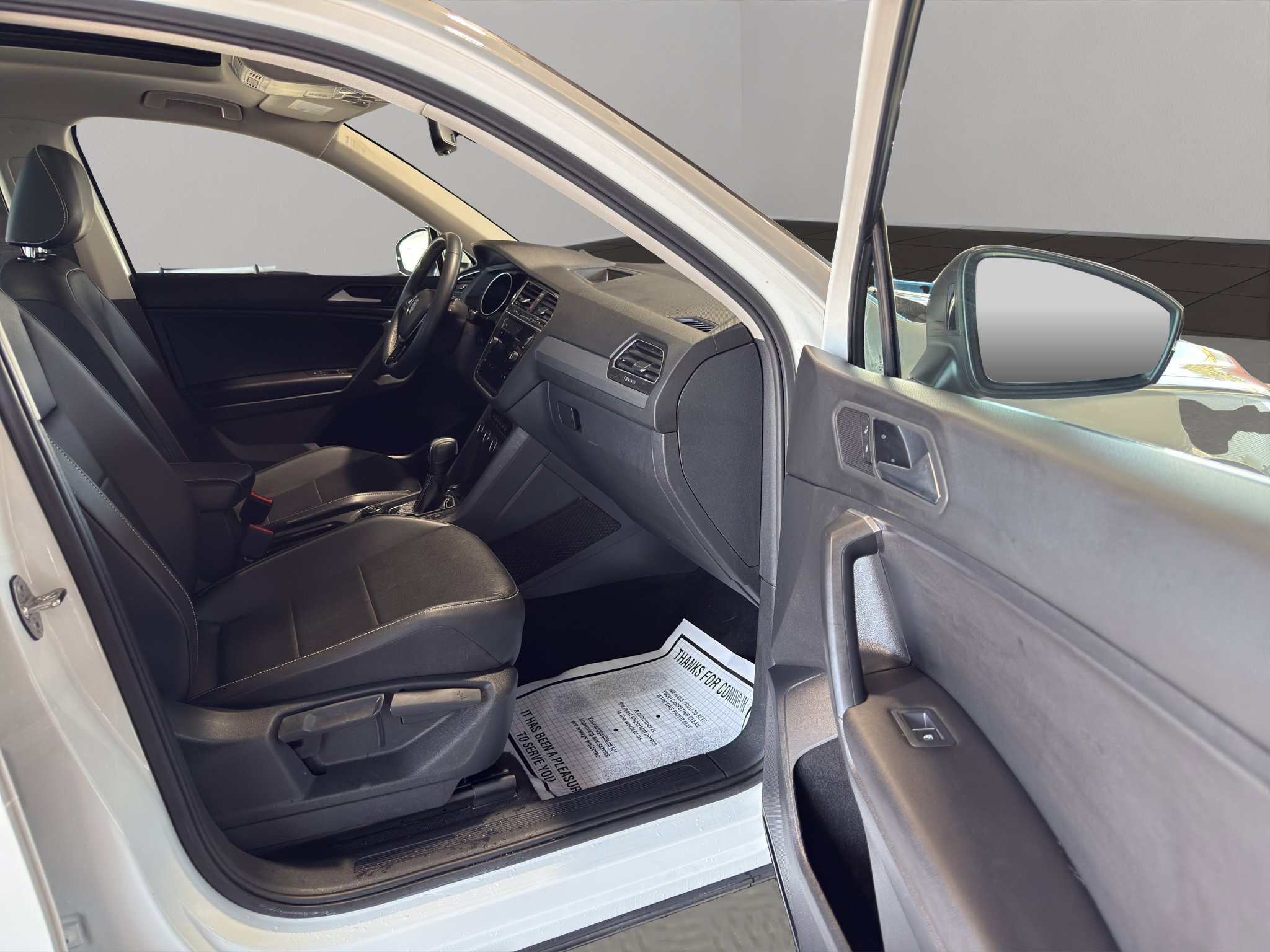 Used 2021 Volkswagen Tiguan SE image 19