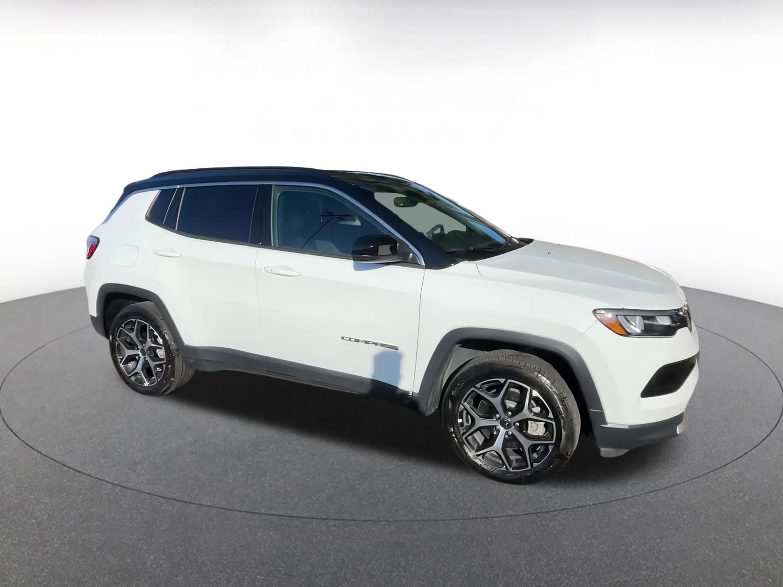 Used 2025 Jeep Compass Limited image 2