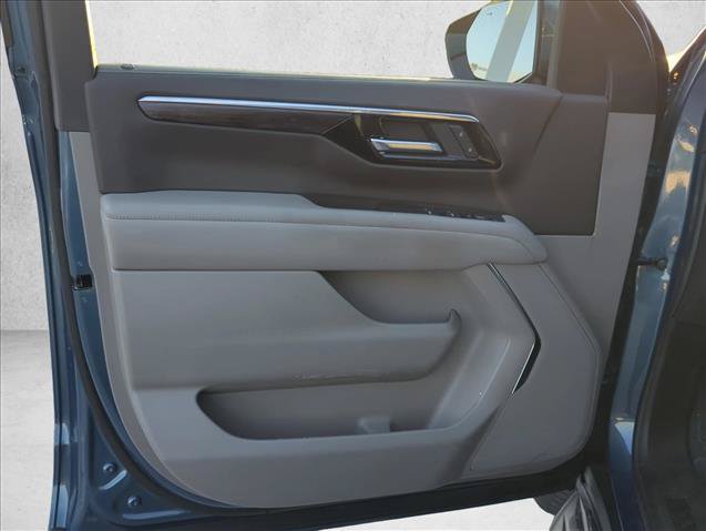 Used 2025 Chevrolet Suburban LS AWD/4WD image 7