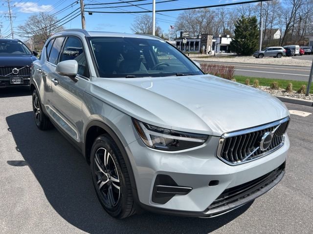 Used 2025 Volvo XC40 B5 Core AWD/4WD image 6