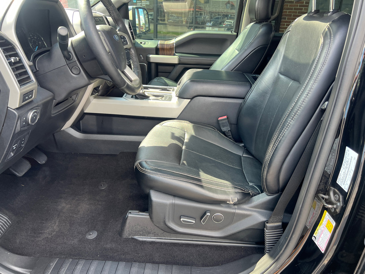 Used 2018 Ford F150 Lariat w/ Equipment Group 502A Luxury image 8