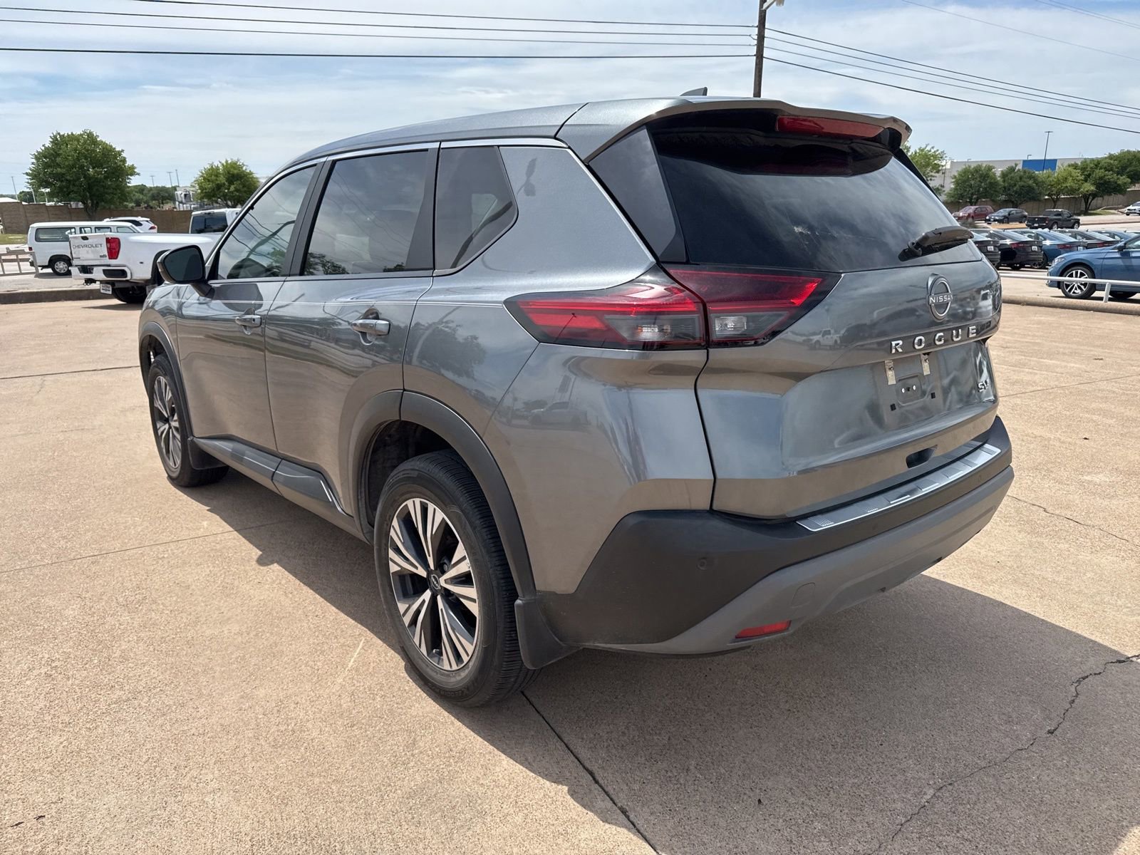 Used 2023 Nissan Rogue SV image 5
