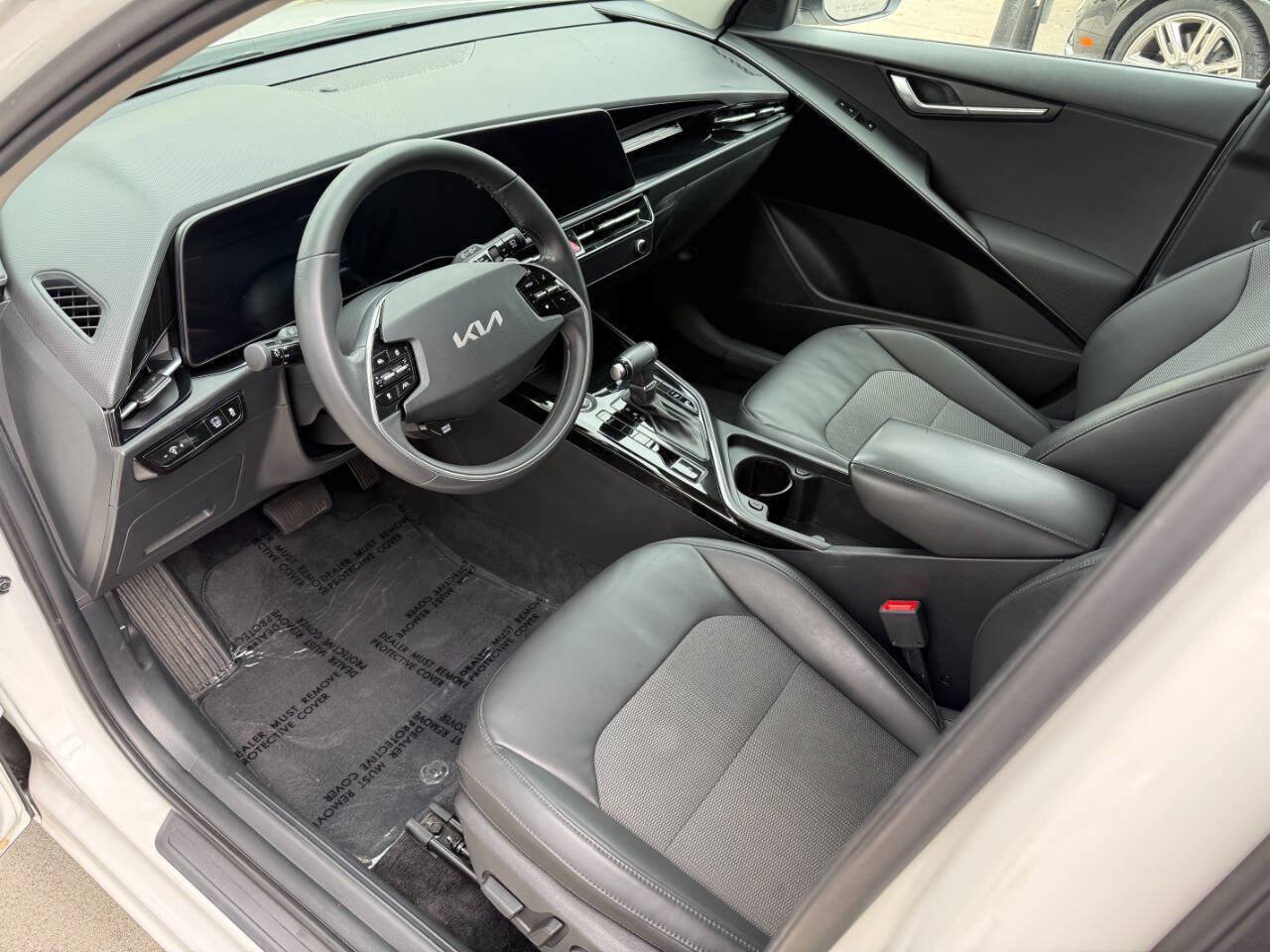 Used 2024 Kia Niro EX FWD image 21