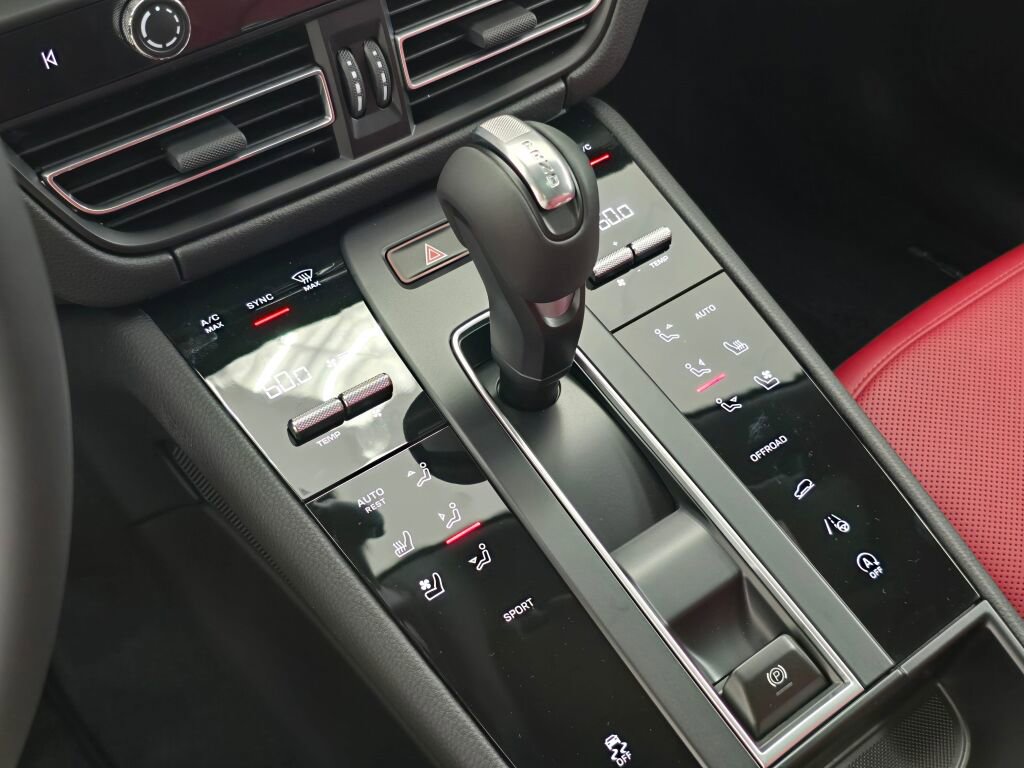 New 2026 Porsche Macan image 17