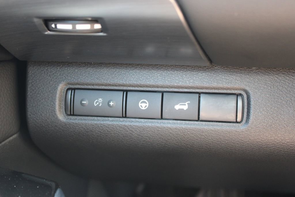 Used 2025 Nissan Pathfinder SL FWD image 42