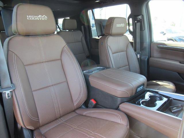 Certified 2025 Chevrolet Suburban High Country AWD/4WD image 9