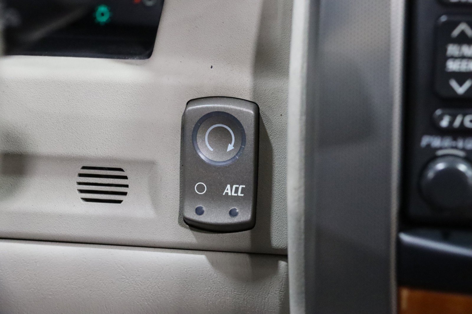 Used 2006 Cadillac XLR 2dr Convertible image 61