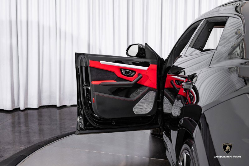 Used 2019 Lamborghini Urus image 23