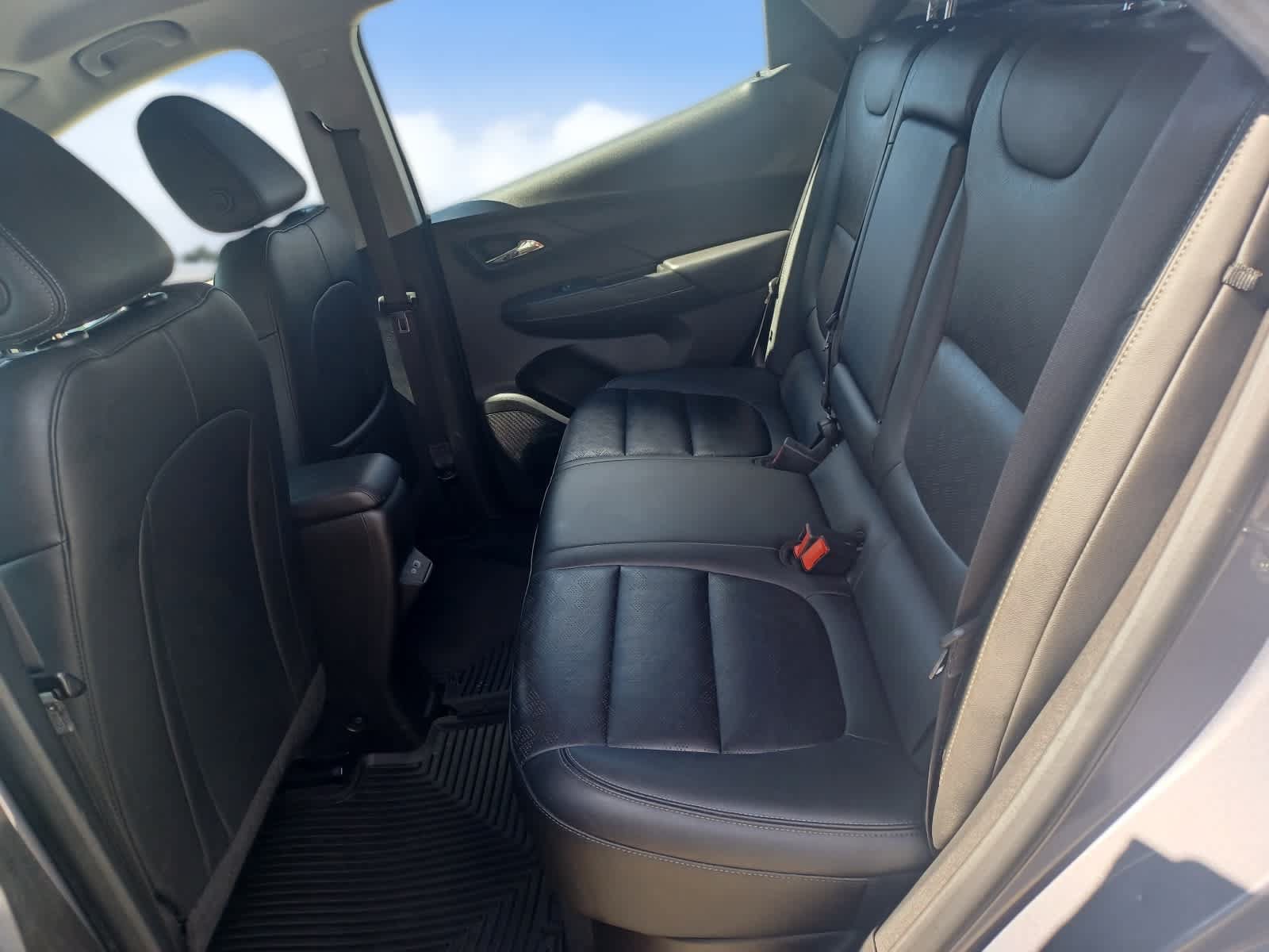 Used 2022 Chevrolet Bolt LT w/ Infotainment Package FWD image 17