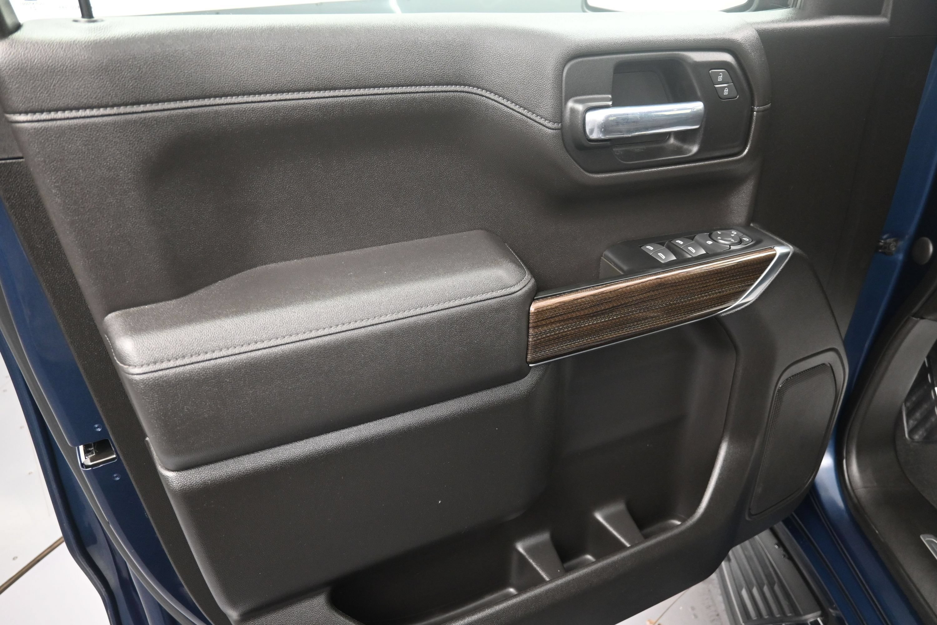 Used 2021 Chevrolet Silverado 1500 LT AWD/4WD image 12