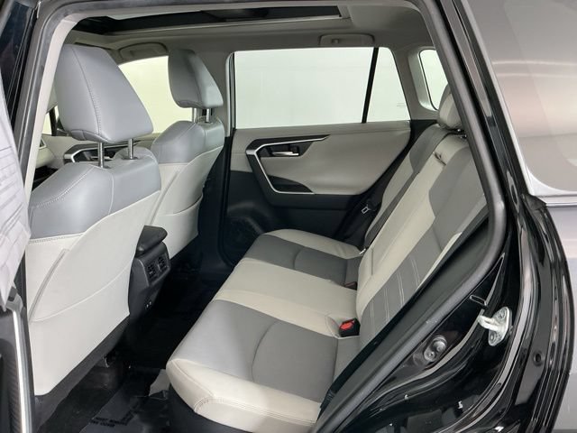 Used 2020 Toyota RAV4 Limited AWD/4WD image 29