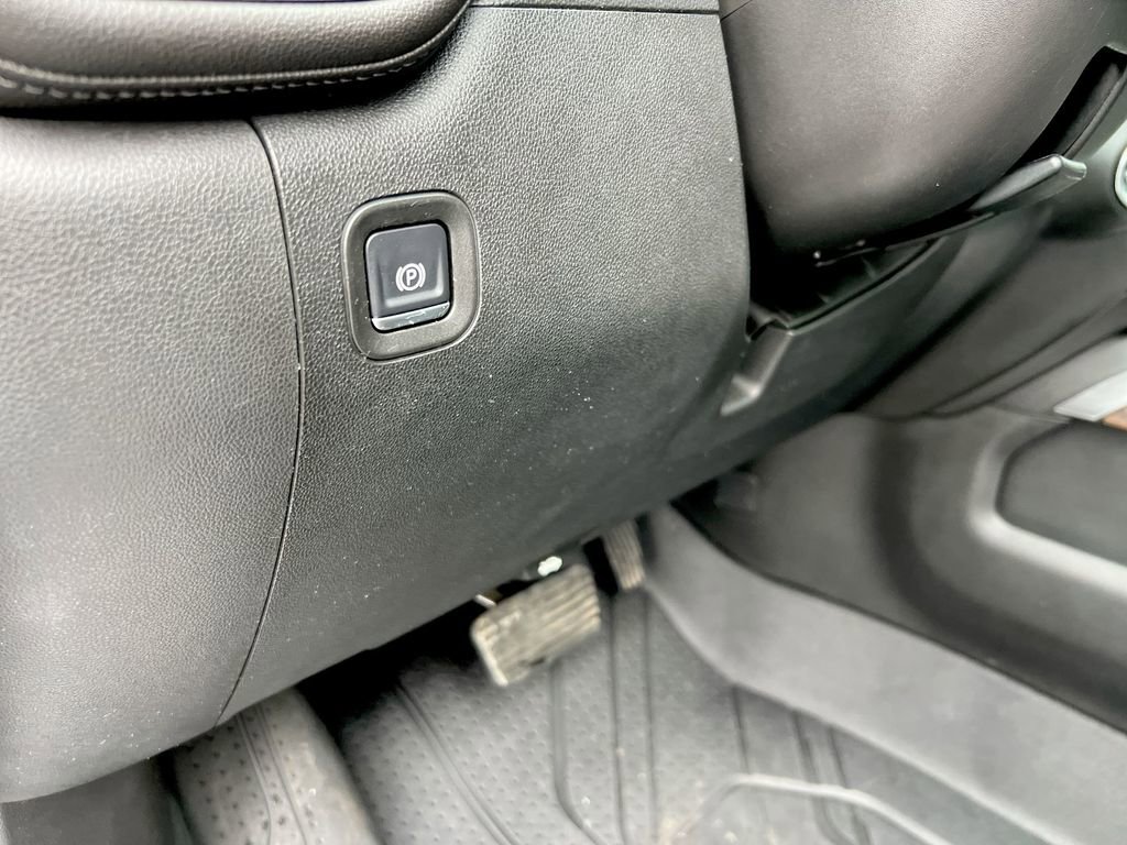 Certified 2019 Chevrolet Silverado 1500 High Country w/ Technology Package image 16