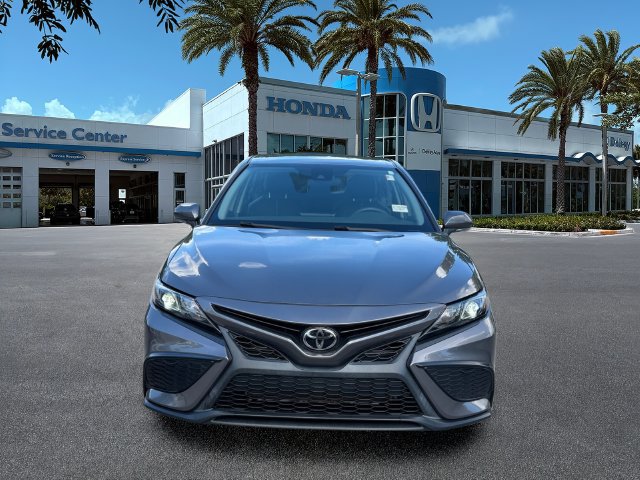 Used 2023 Toyota Camry SE FWD image 3