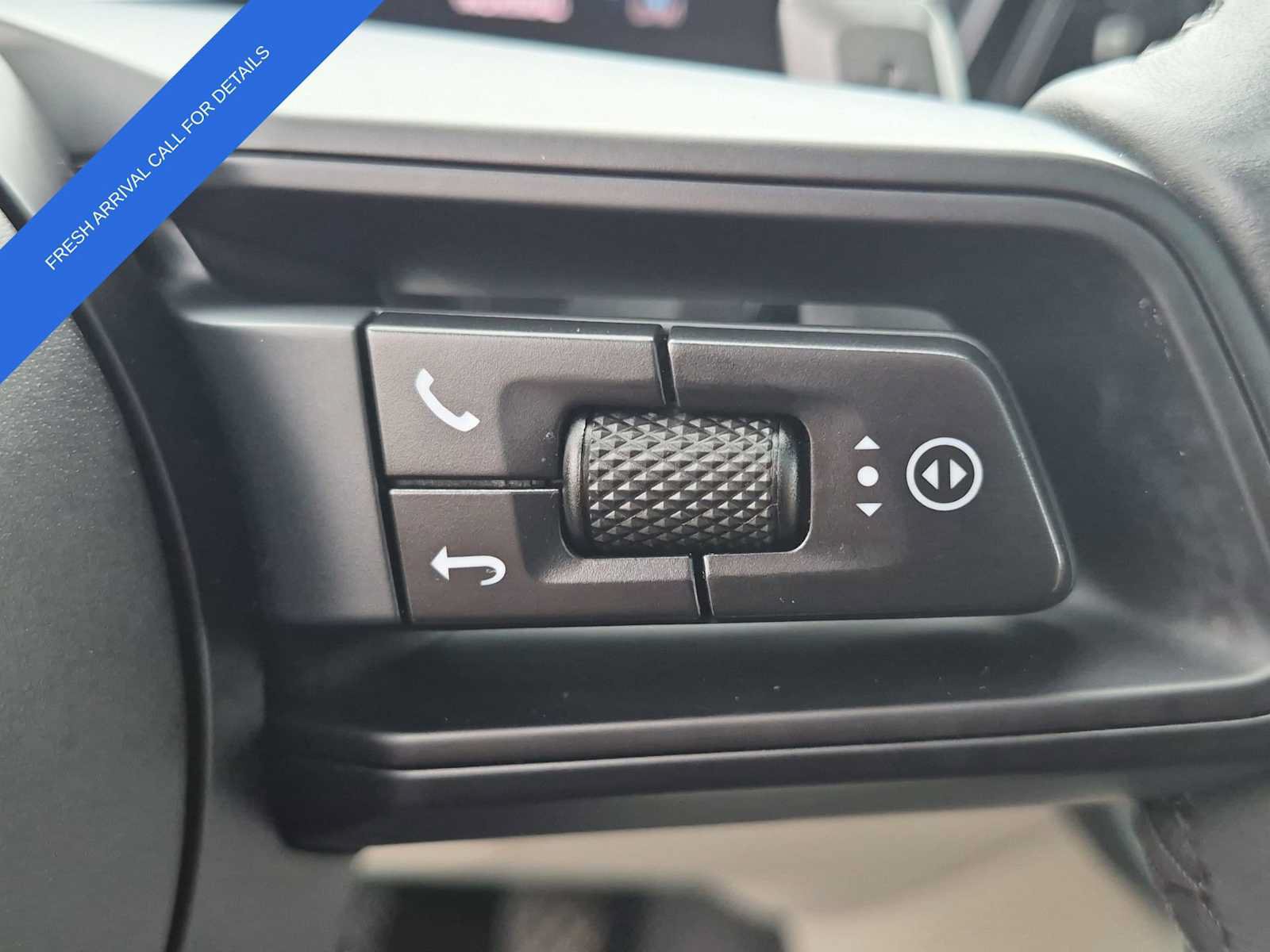 Used 2025 Porsche Cayenne Coupe AWD/4WD image 25