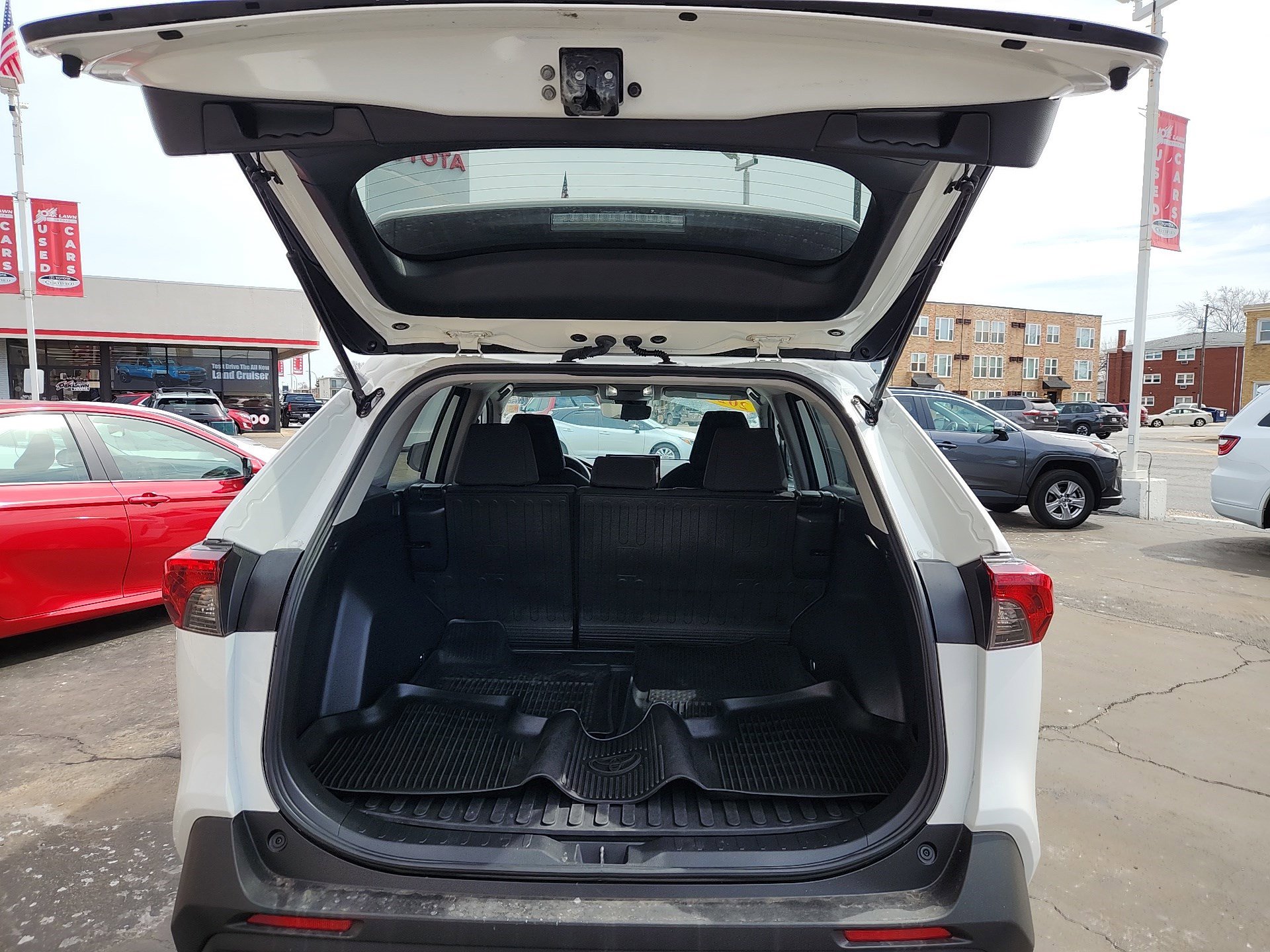 Used 2022 Toyota RAV4 LE image 24