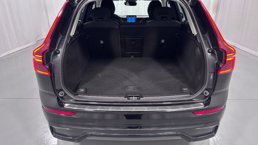 Certified 2026 Volvo XC60 B5 Plus AWD/4WD image 28