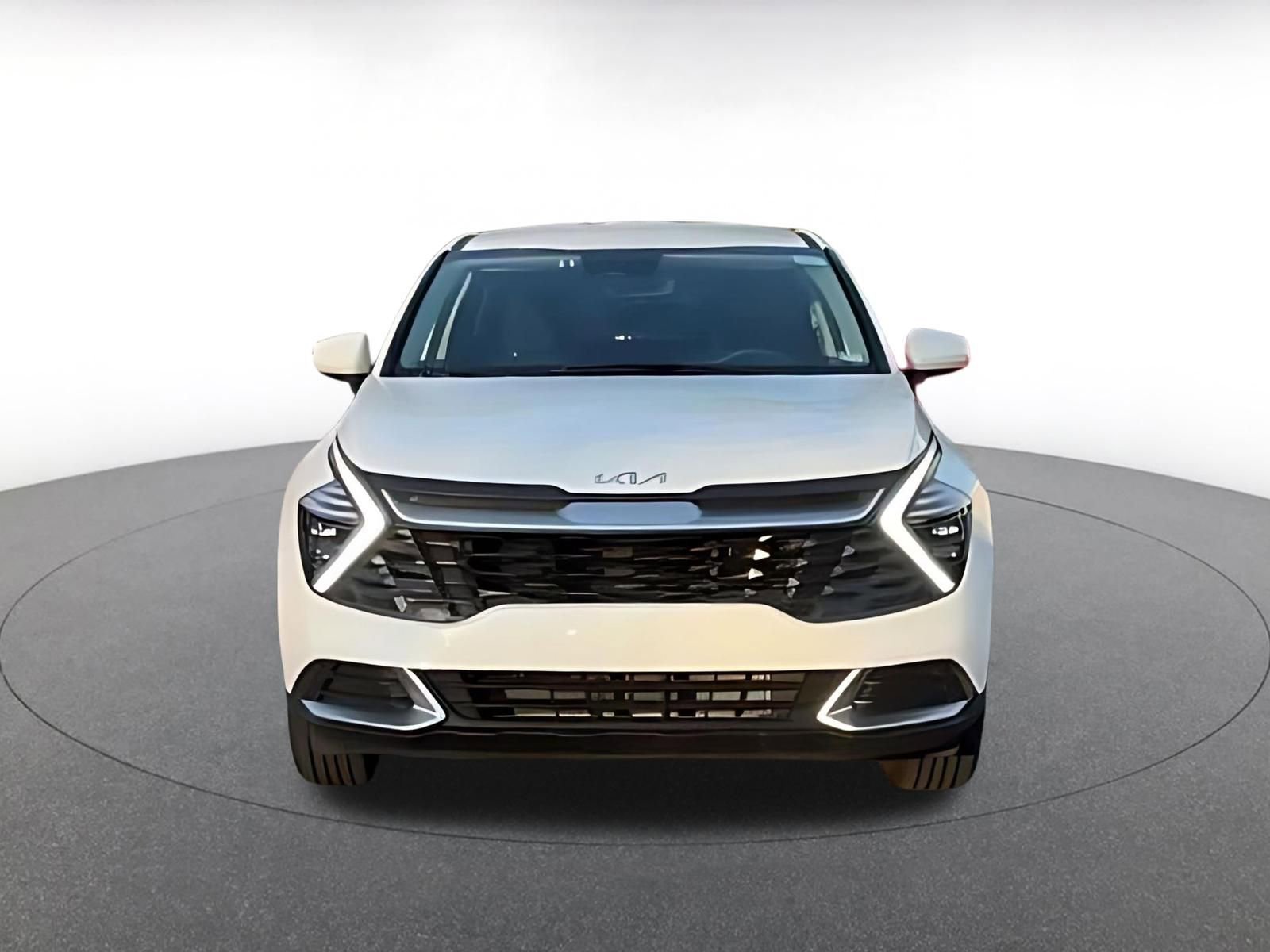 Used 2025 Kia Sportage LX image 4