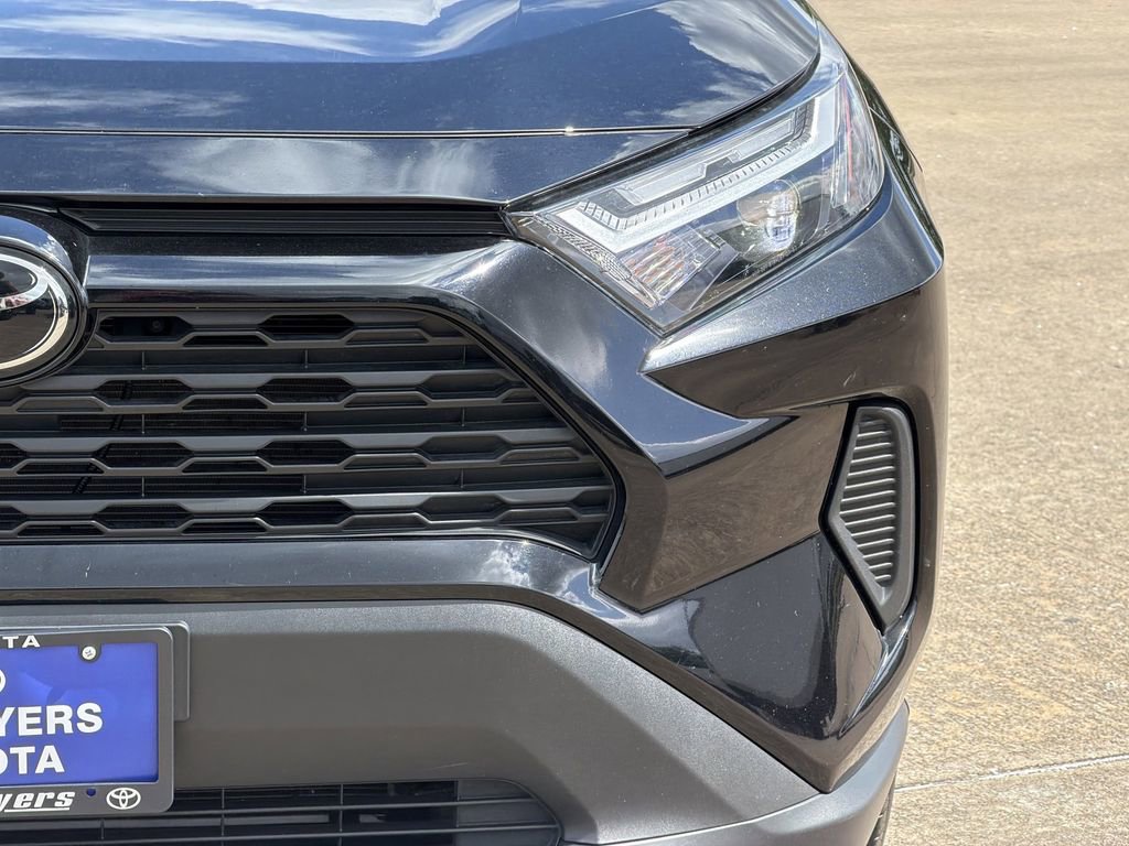 Used 2025 Toyota RAV4 XLE FWD image 4
