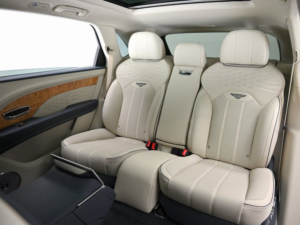 Used 2025 Bentley Bentayga Extended Wheelbase AWD/4WD image 12