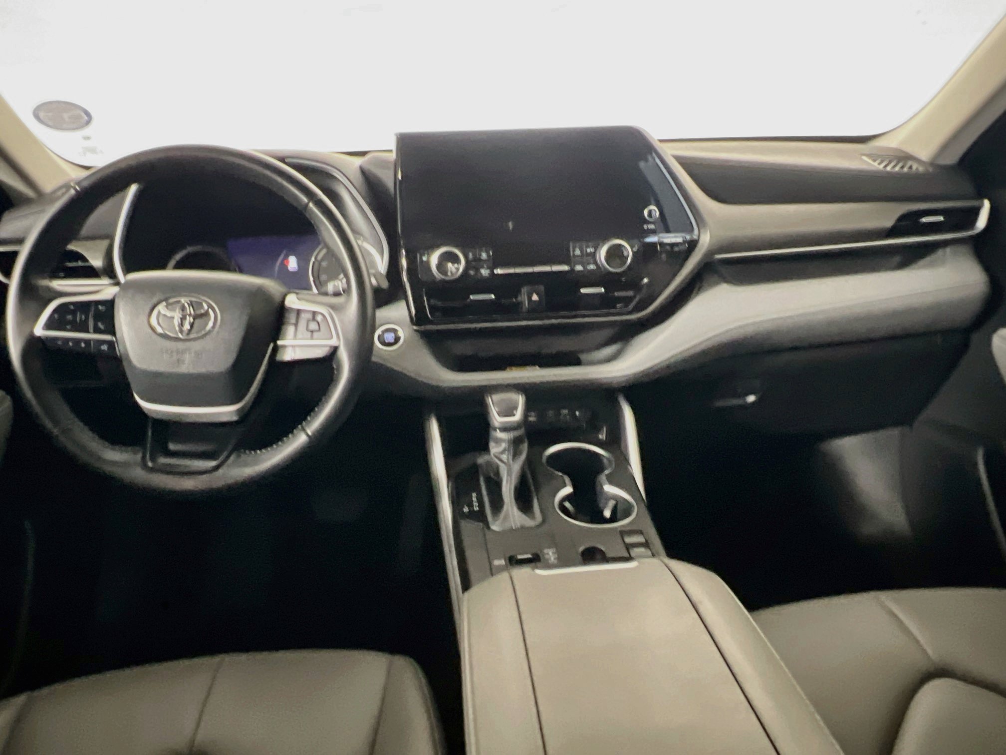 Used 2023 Toyota Highlander XLE FWD image 29