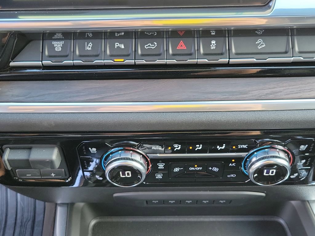 New 2025 GMC Sierra 3500 SLT w/ SLT Premium Package image 32