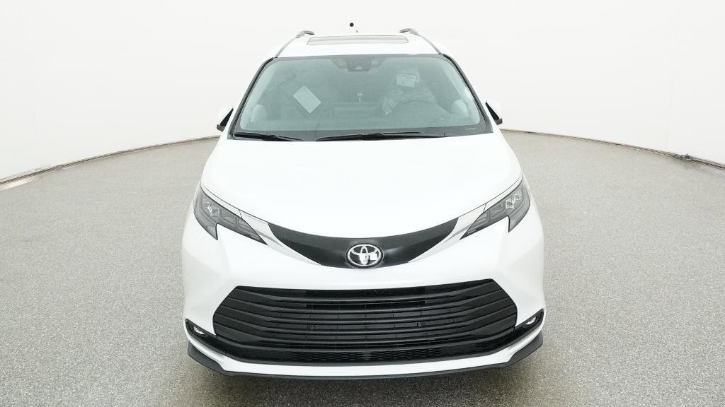 New 2026 Toyota Sienna XLE FWD image 2