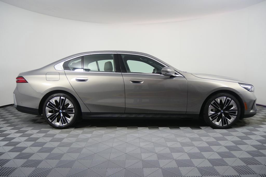 Used 2025 BMW 530i 530i image 2