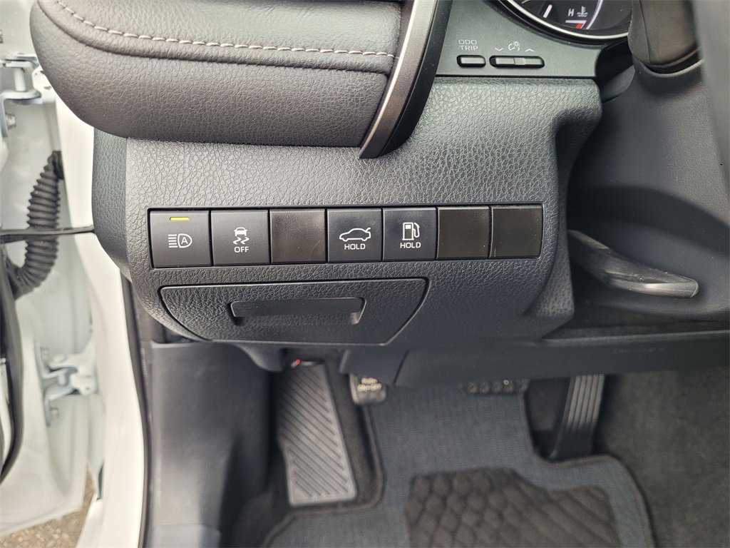 Used 2020 Toyota Camry SE image 24