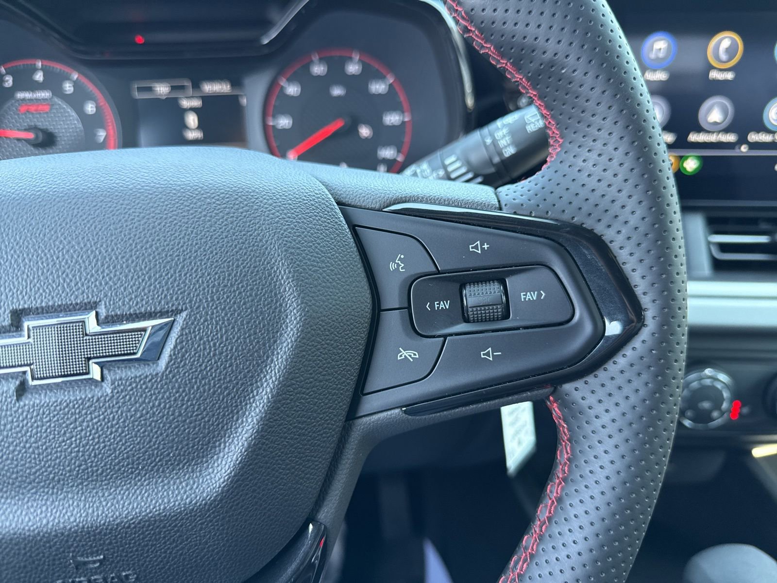 Used 2026 Chevrolet Trax RS FWD image 27