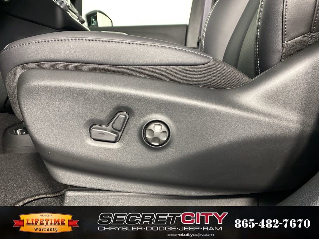 New 2026 Chrysler Pacifica Select w/ S Appearance Package image 14
