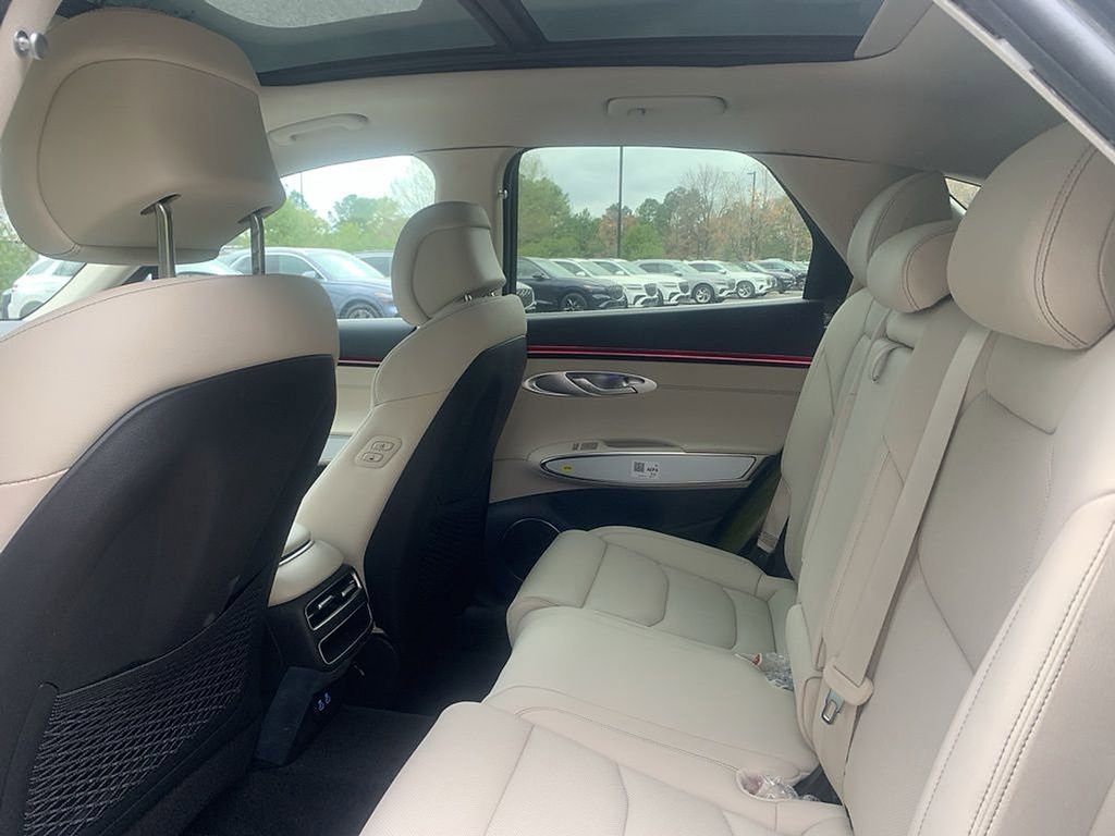 Used 2026 Genesis GV70 2.5T Select image 16