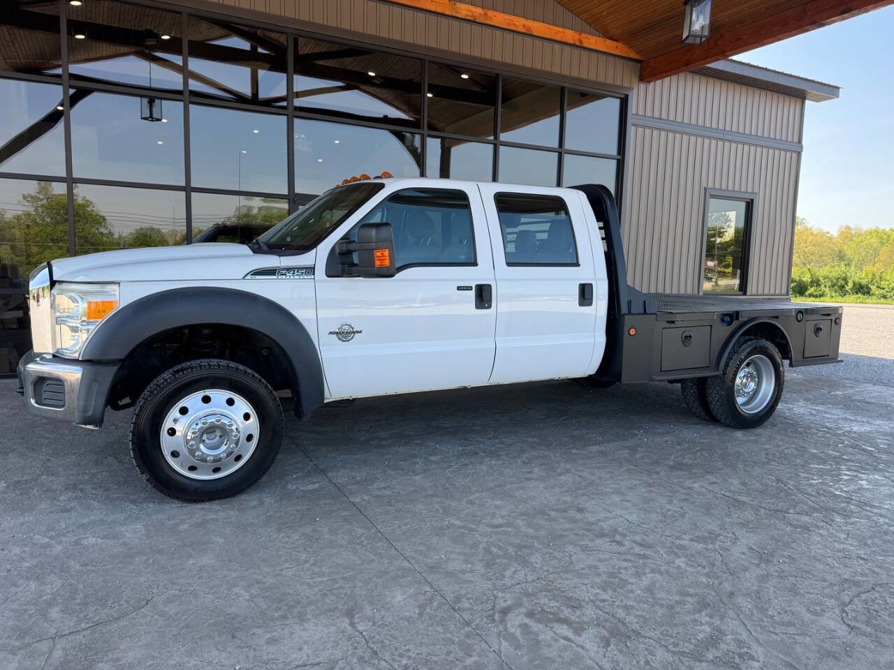 Used 2016 Ford F450 XLT w/ XLT Interior Package AWD/4WD image 2