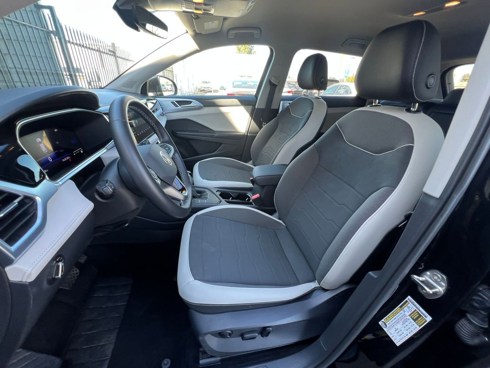 Used 2025 Volkswagen Taos SE image 37