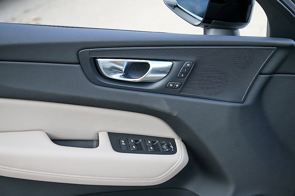 New 2026 Volvo XC60 B5 Plus w/ Protection Package Premier image 11