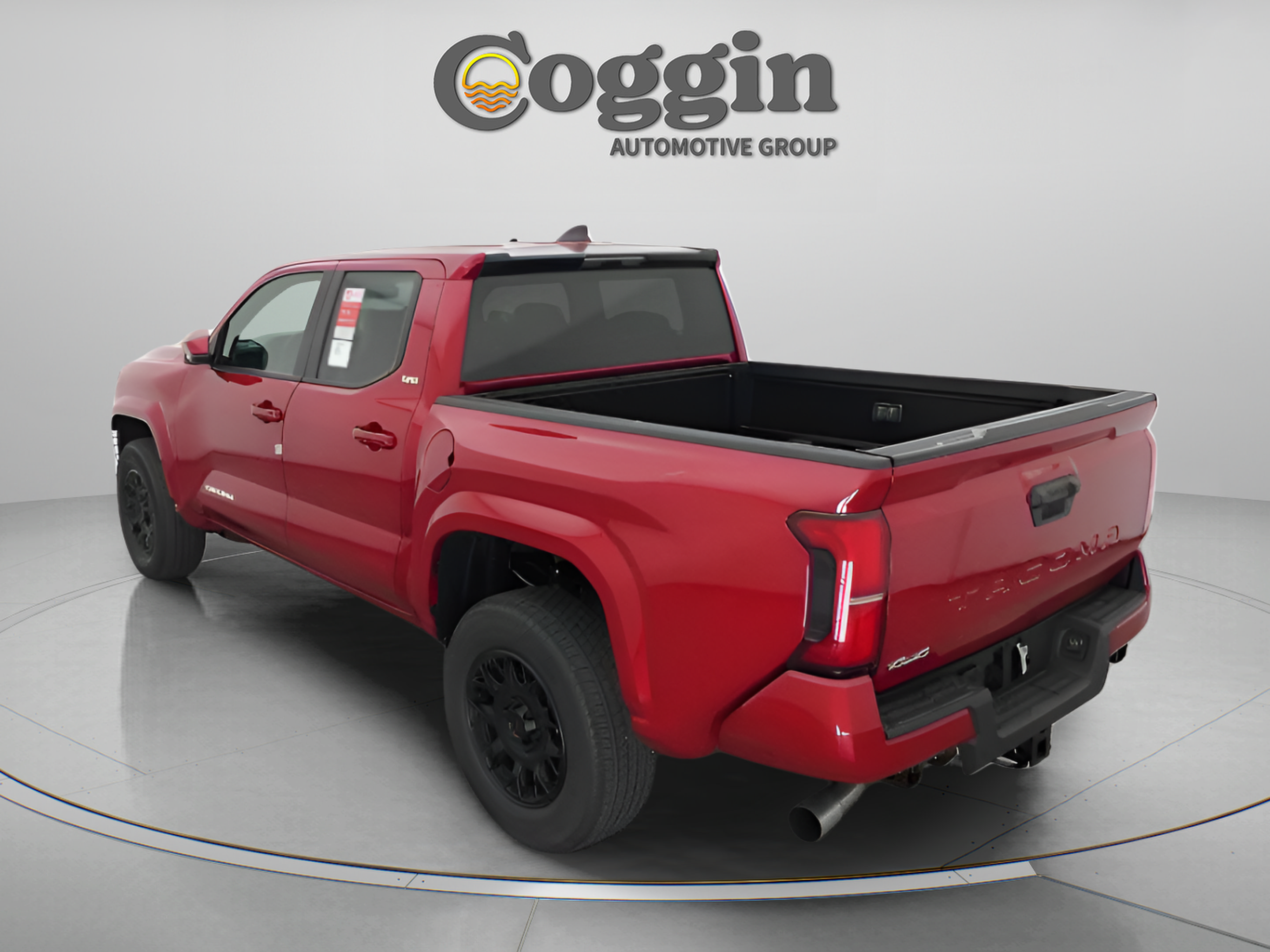 Used 2025 Toyota Tacoma SR5 AWD/4WD image 9