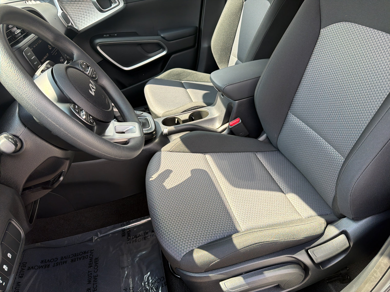 Used 2025 Kia Soul LX w/ LX Technology Package FWD image 25