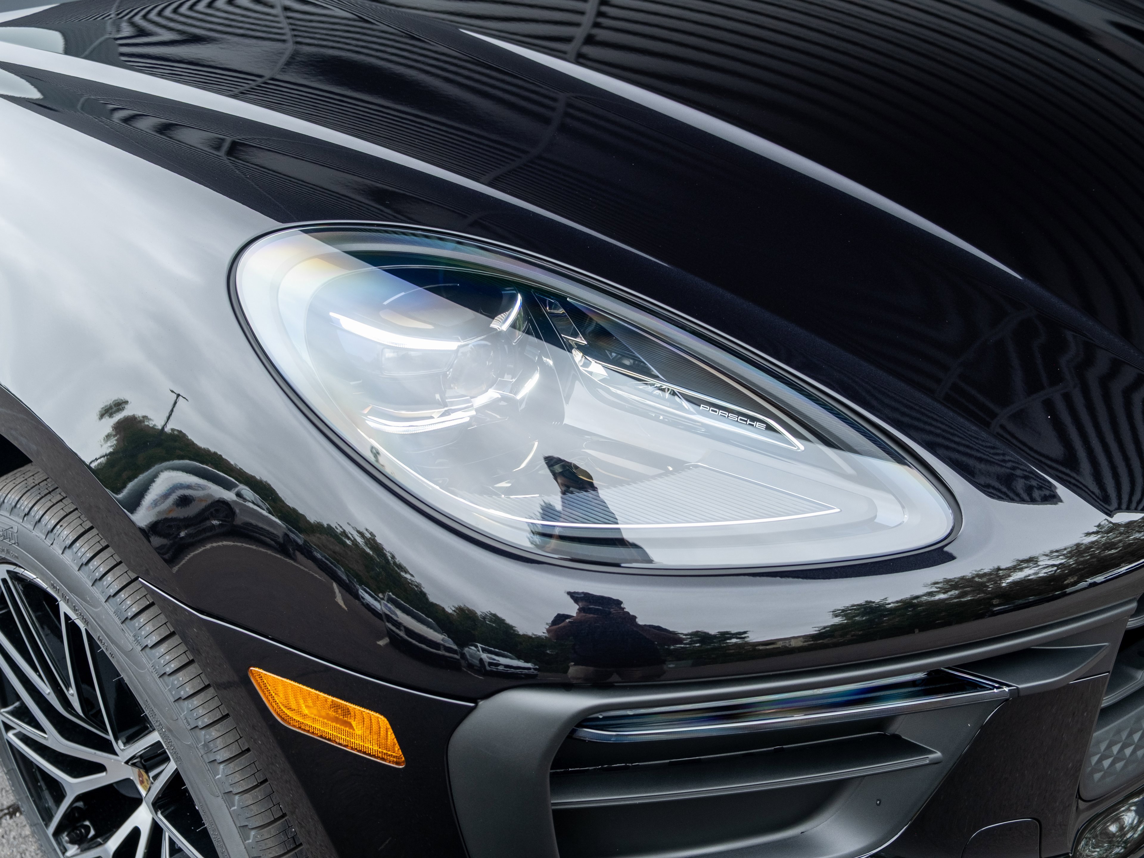 Certified 2025 Porsche Macan image 36