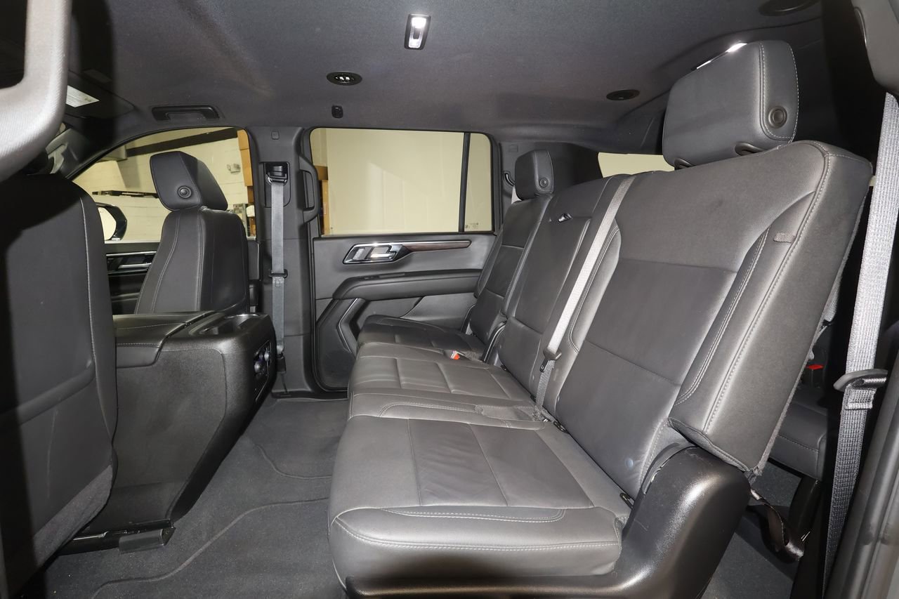 Used 2025 Chevrolet Suburban Z71 AWD/4WD image 24