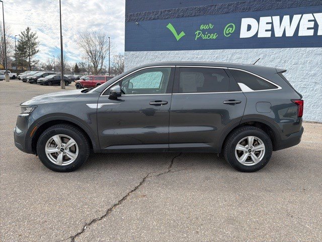 Used 2022 Kia Sorento LX image 2