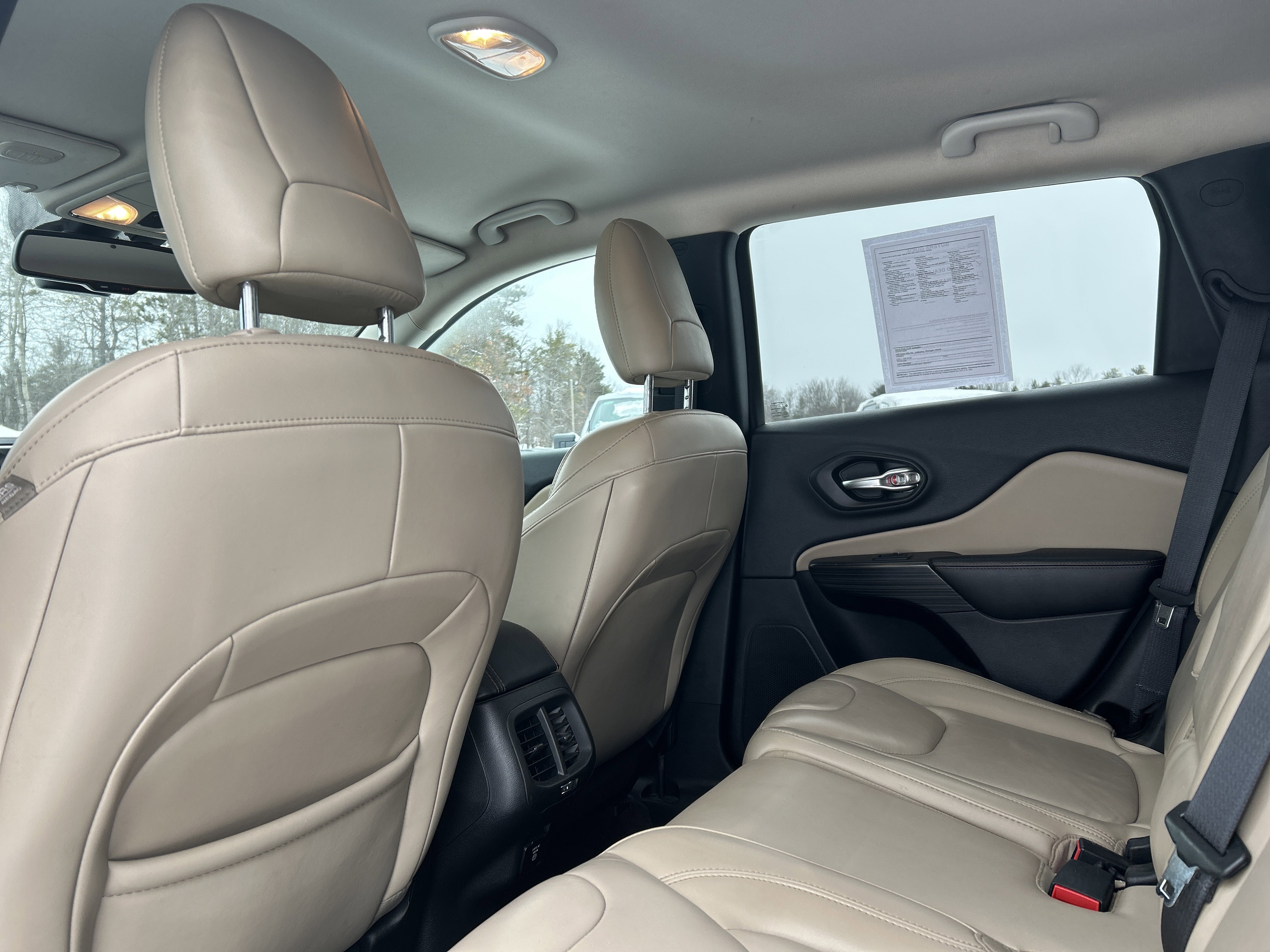 Used 2017 Jeep Cherokee Limited image 10