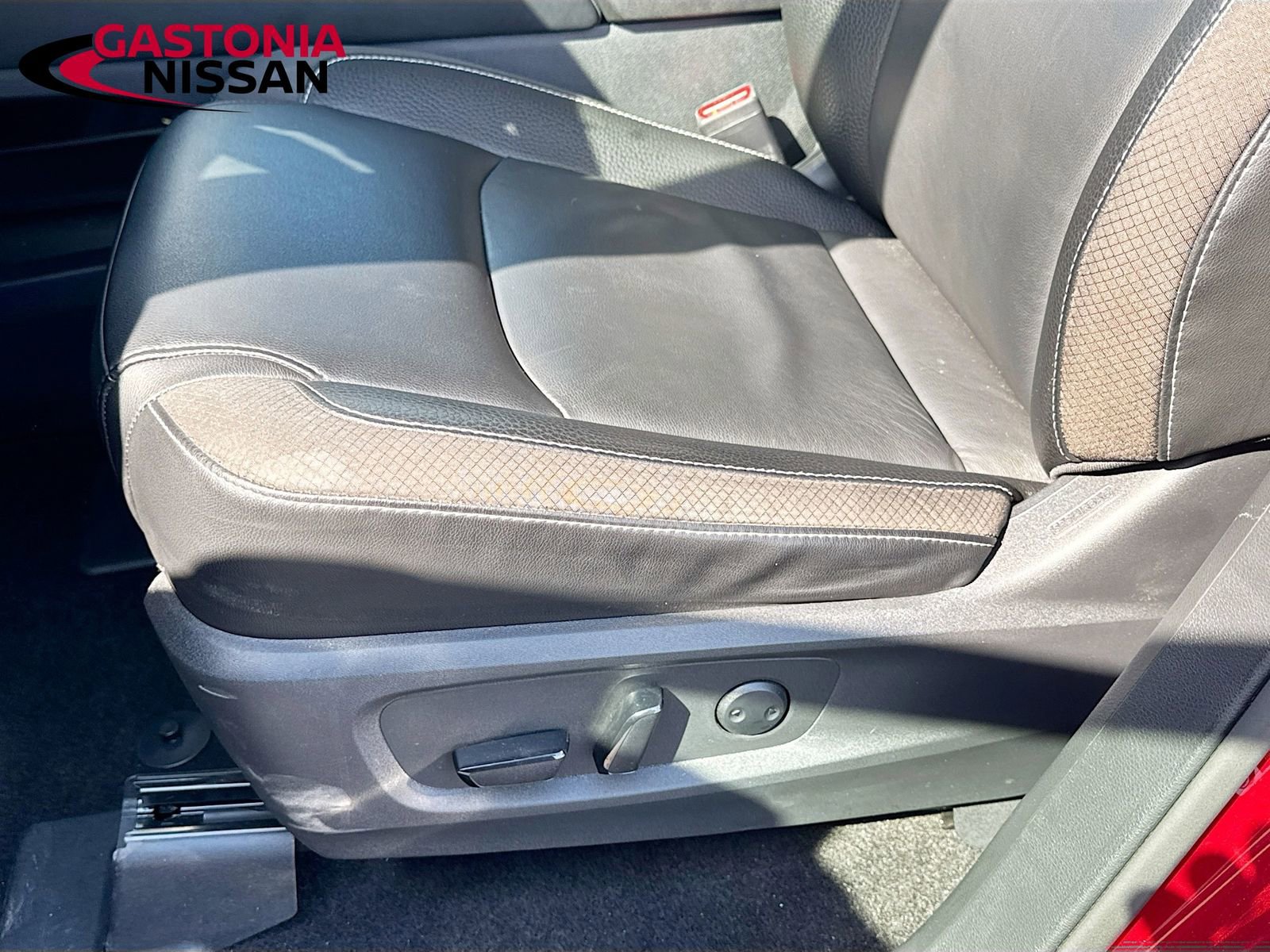 Used 2024 Nissan Pathfinder SL image 25