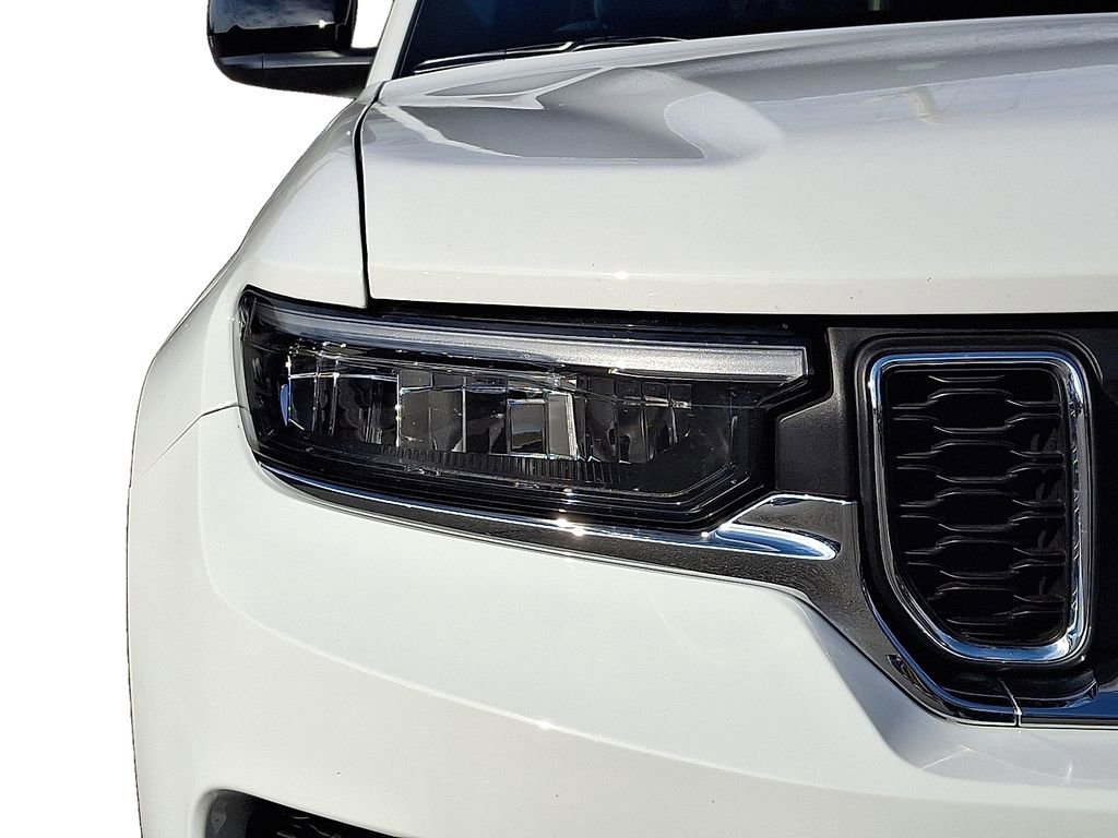 Used 2023 Jeep Grand Cherokee Laredo image 10