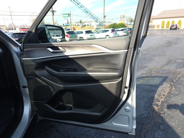 Used 2024 Jeep Grand Cherokee L Limited w/ Luxury Tech Group II image 42