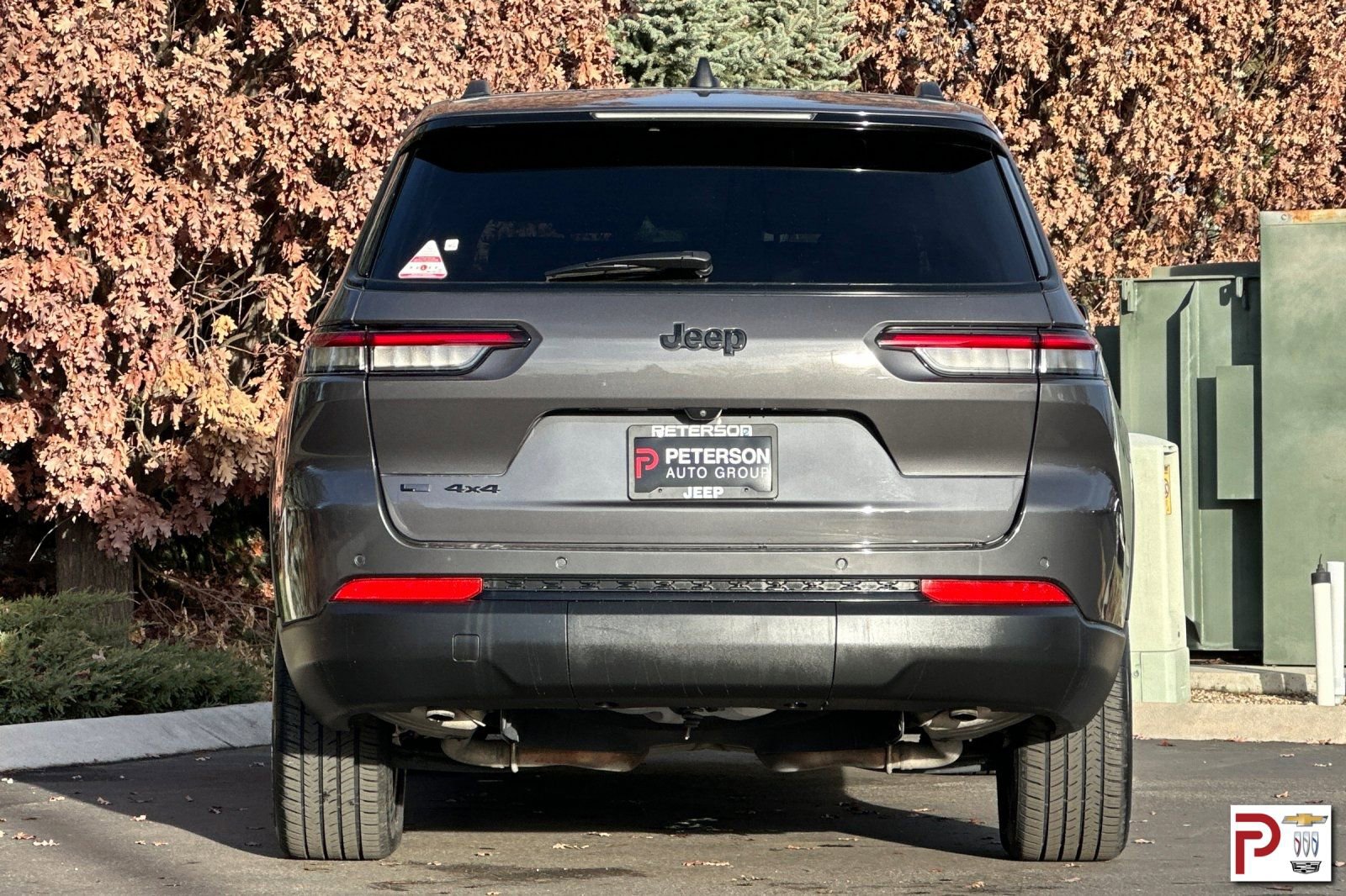 Used 2022 Jeep Grand Cherokee L Laredo image 5