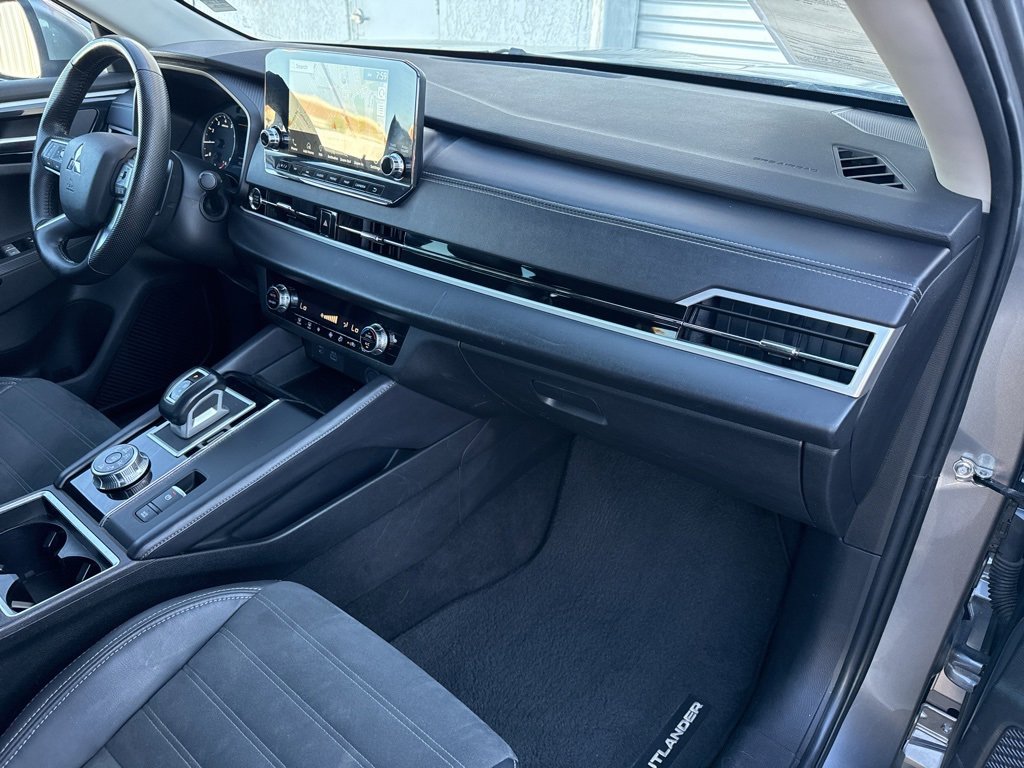 Used 2023 Mitsubishi Outlander SE image 22