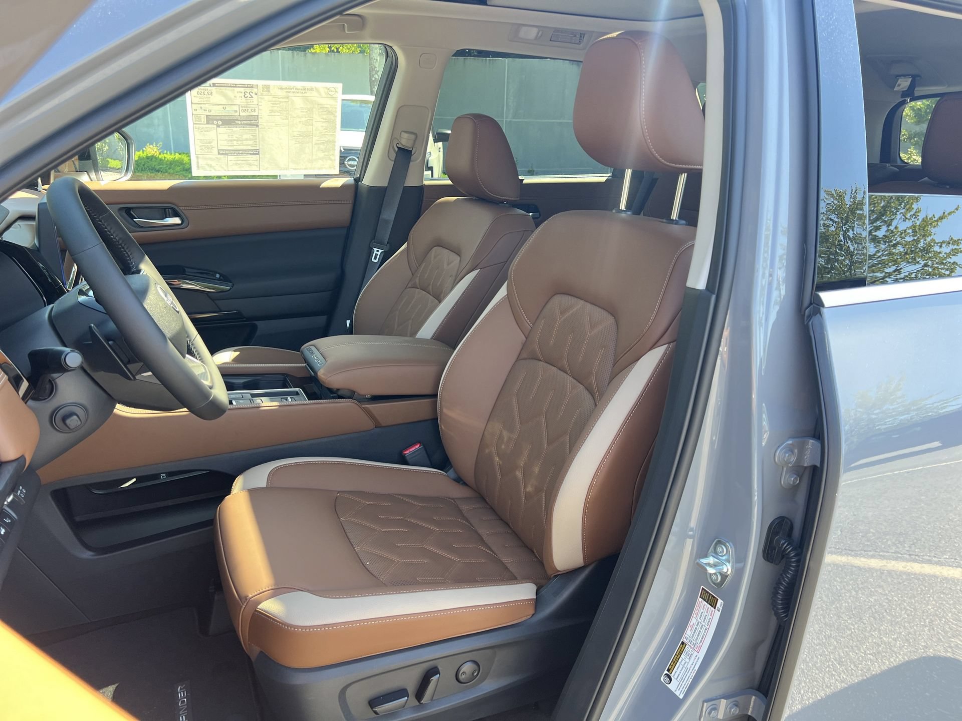 New 2026 Nissan Pathfinder Platinum w/ Accent Package FWD image 17