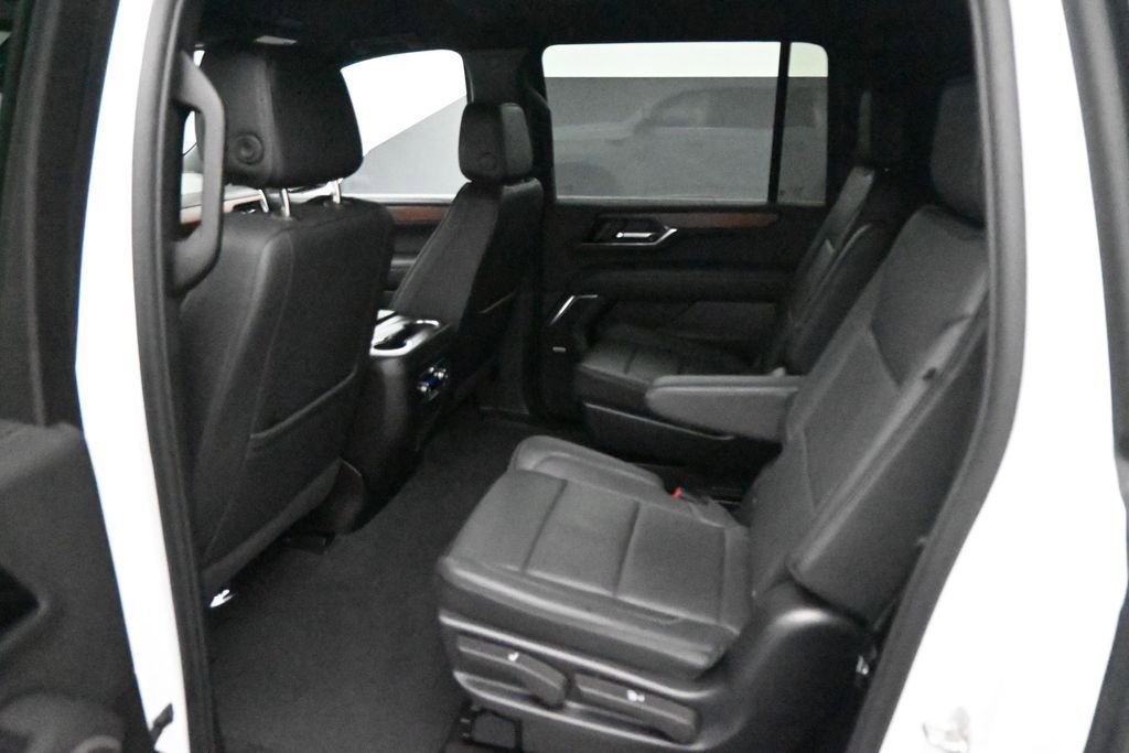 Used 2025 GMC Yukon XL Denali AWD/4WD image 17